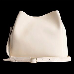 Portland Leather Bucket Bag